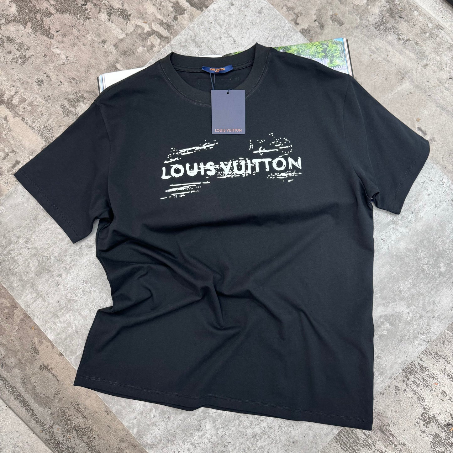 LVE - WHITE LOGO T-SHIRT - BLACK