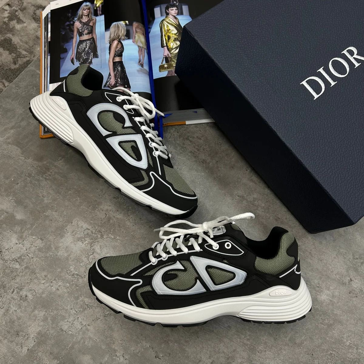 B30 - TRAINER - BLACK/KHAKI (PRE ORDER)