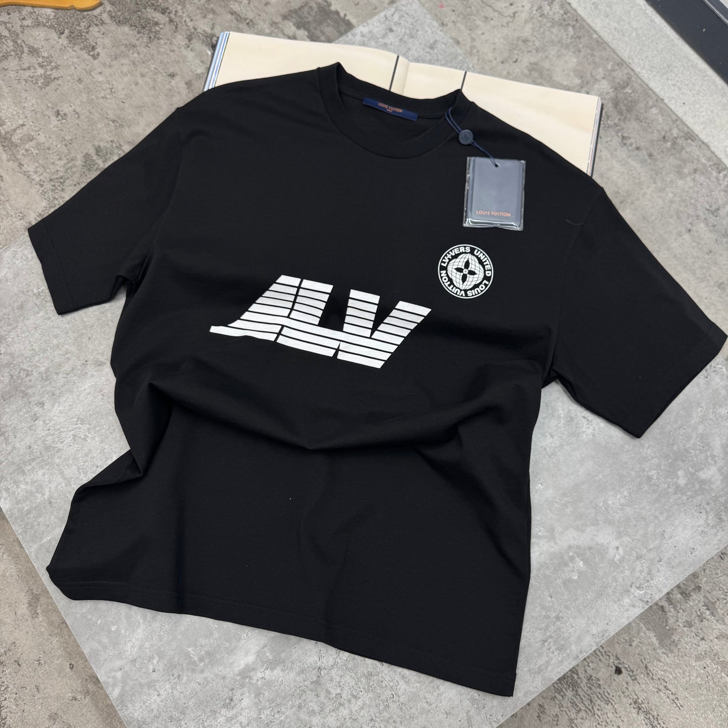 LVE - T-SHIRT - BLACK