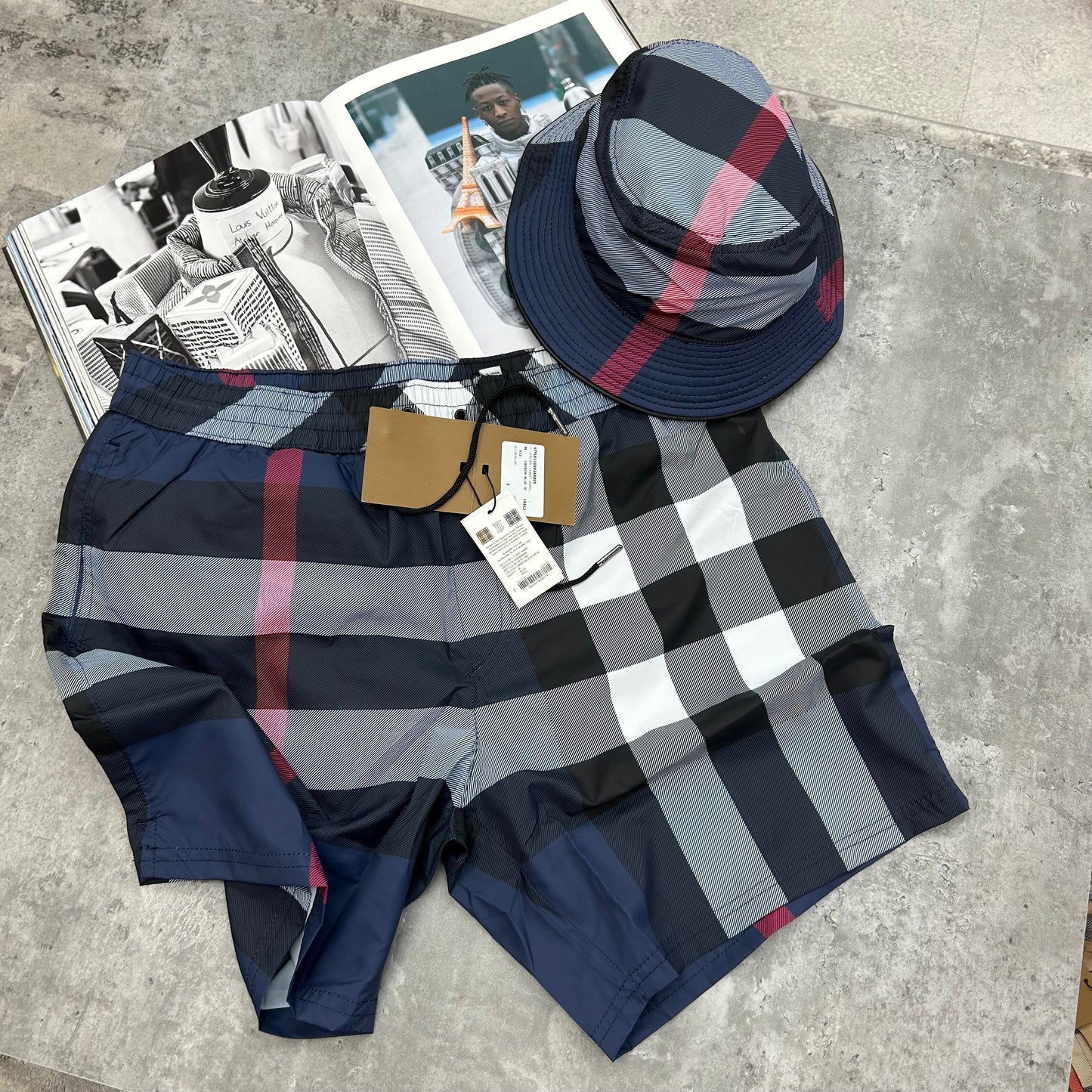 BURBERRY - BUCKET HAT - NAVY