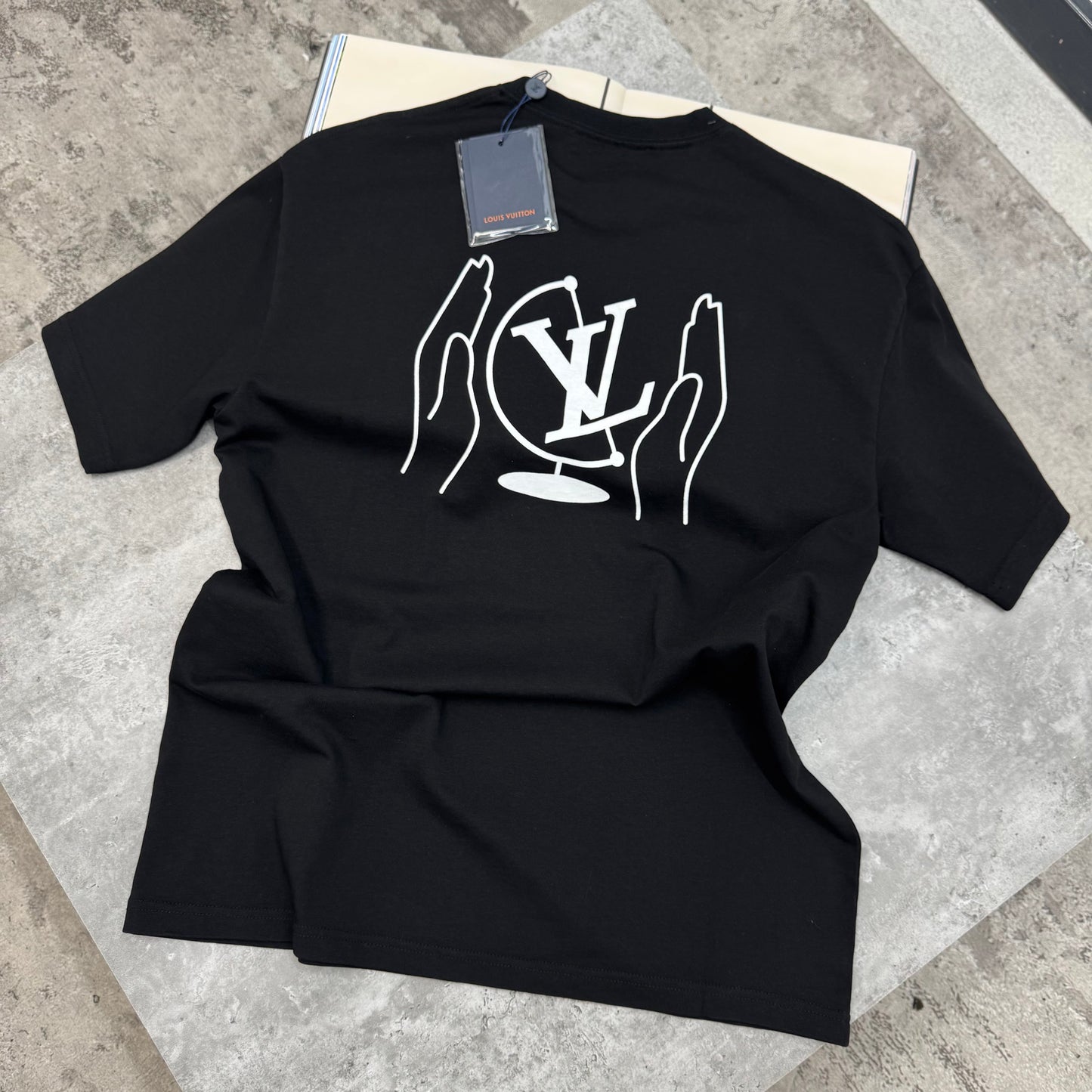 LVE - T-SHIRT - BLACK