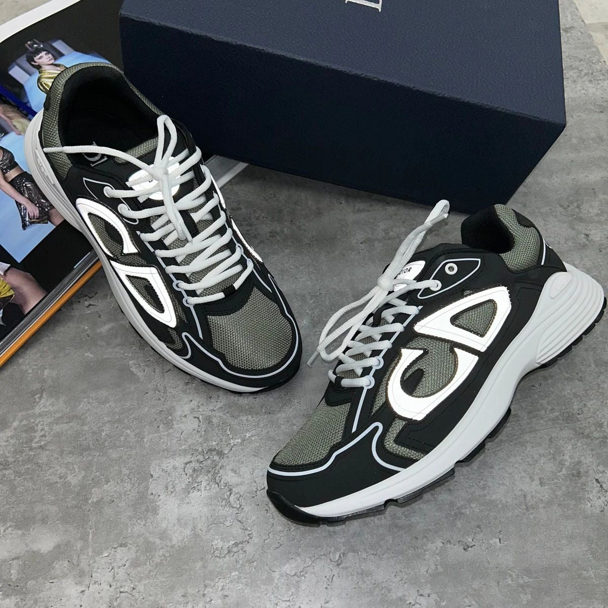 B30 - TRAINER - BLACK/KHAKI (PRE ORDER)