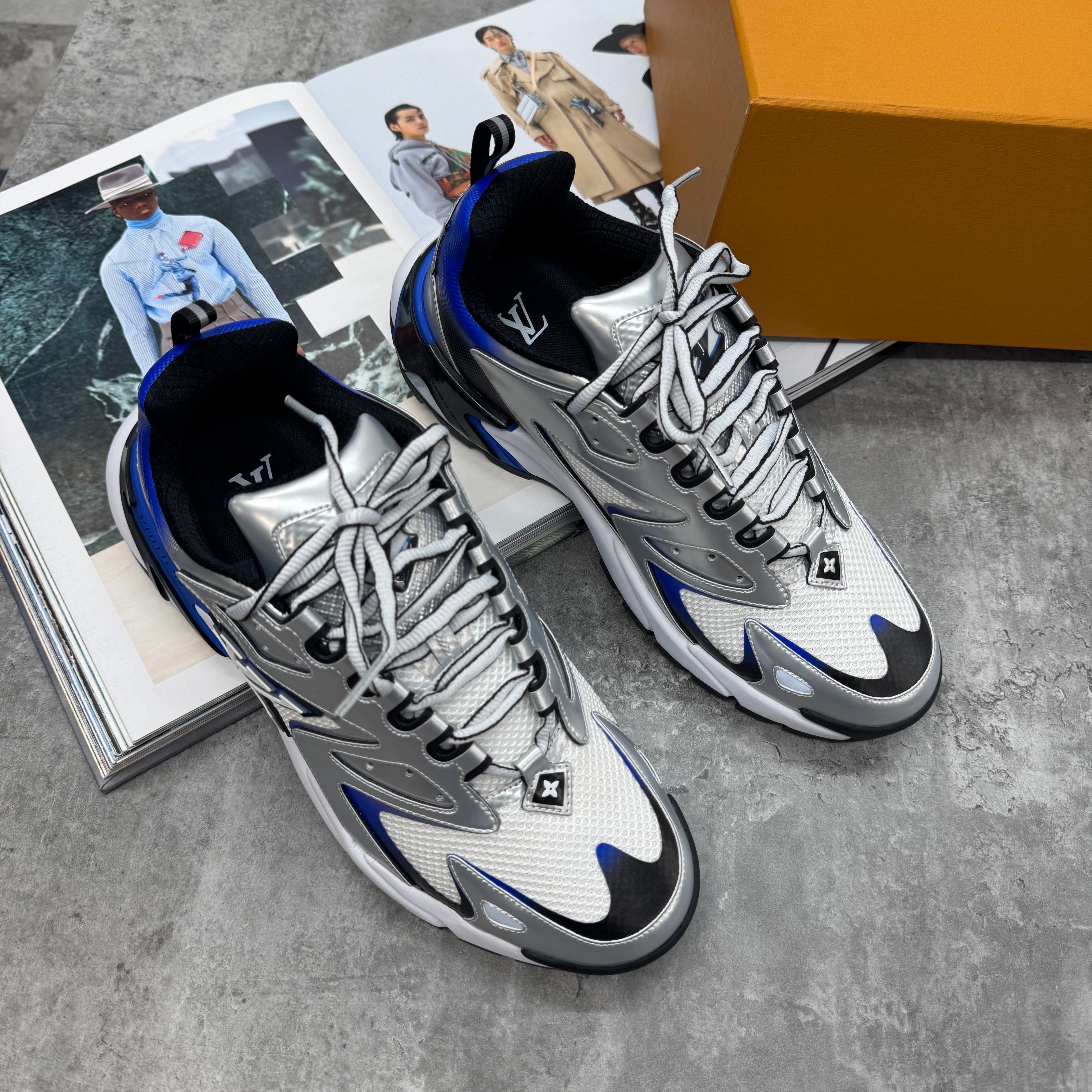 LVE - TACTIC TRAINER - SILVER/NAVY