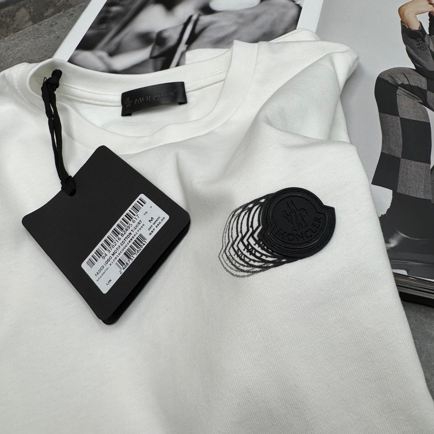 MNCLR - FADED BLACK BADGE T-SHIRT - WHITE