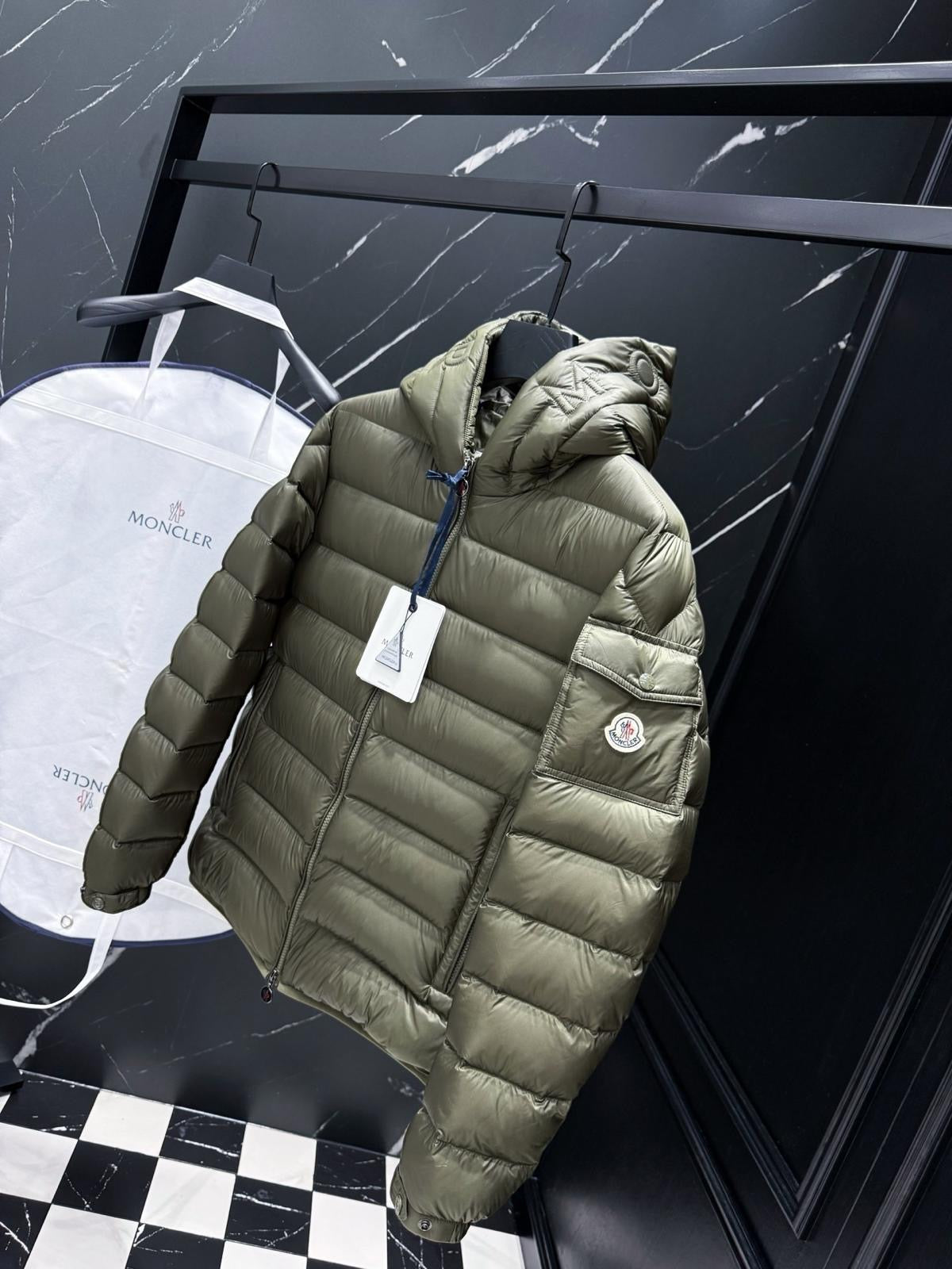 (PRE-ORDER) MNCLR - ARM POCKET LOGO COAT - KHAKI