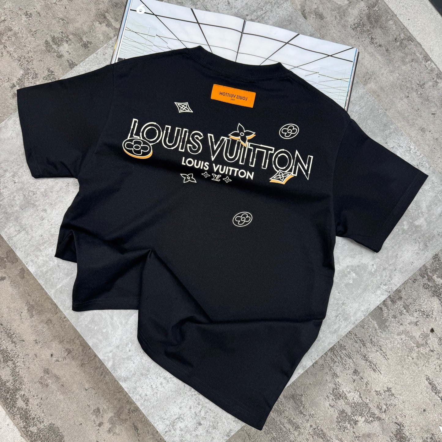LVE - T-SHIRT - BLACK