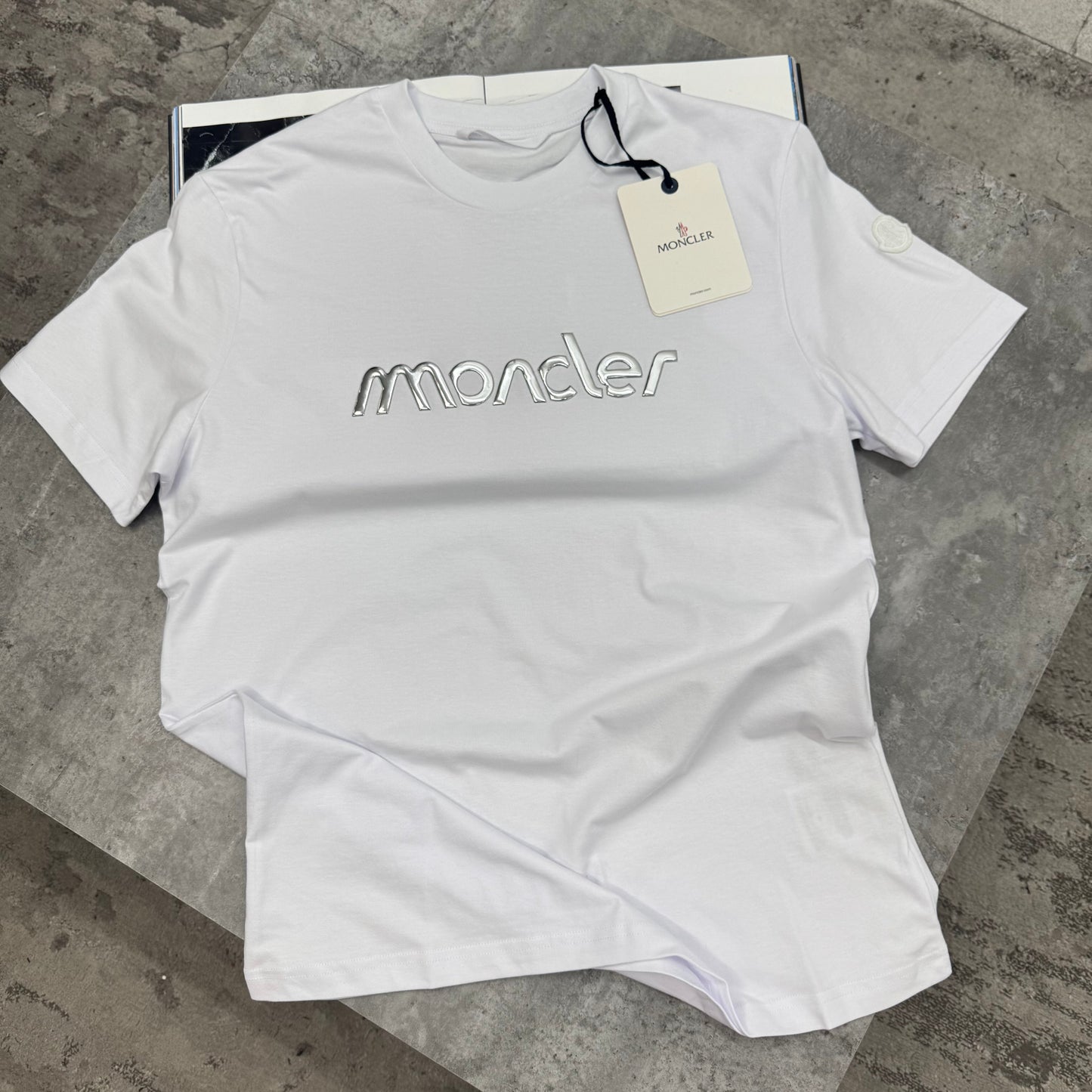 MNCLR - METAL BADGE - WHITE