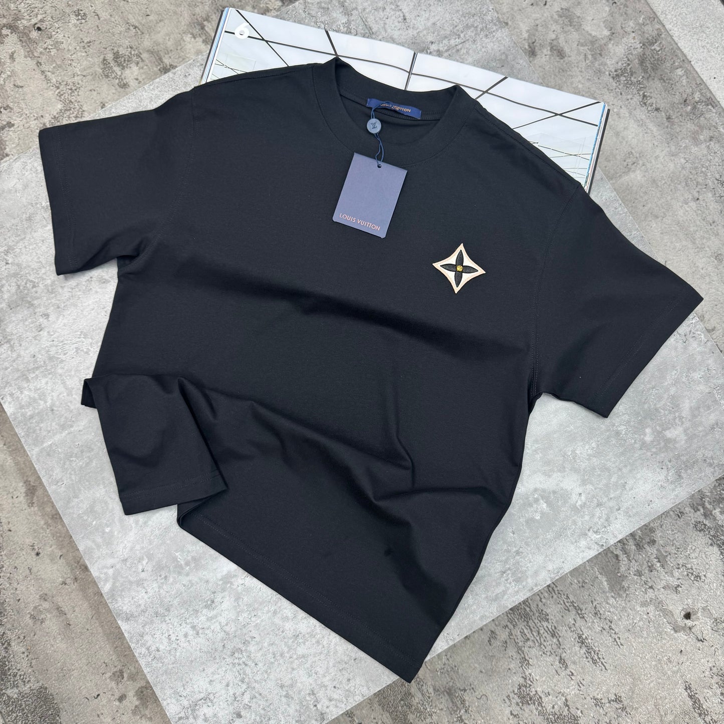 LVE - T-SHIRT - BLACK