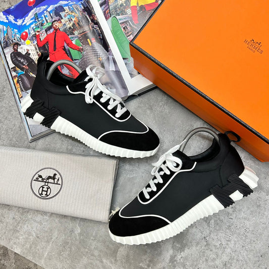 (PRE-ORDER) HMES - BOUNCING TRAINERS - BLACK/WHITE