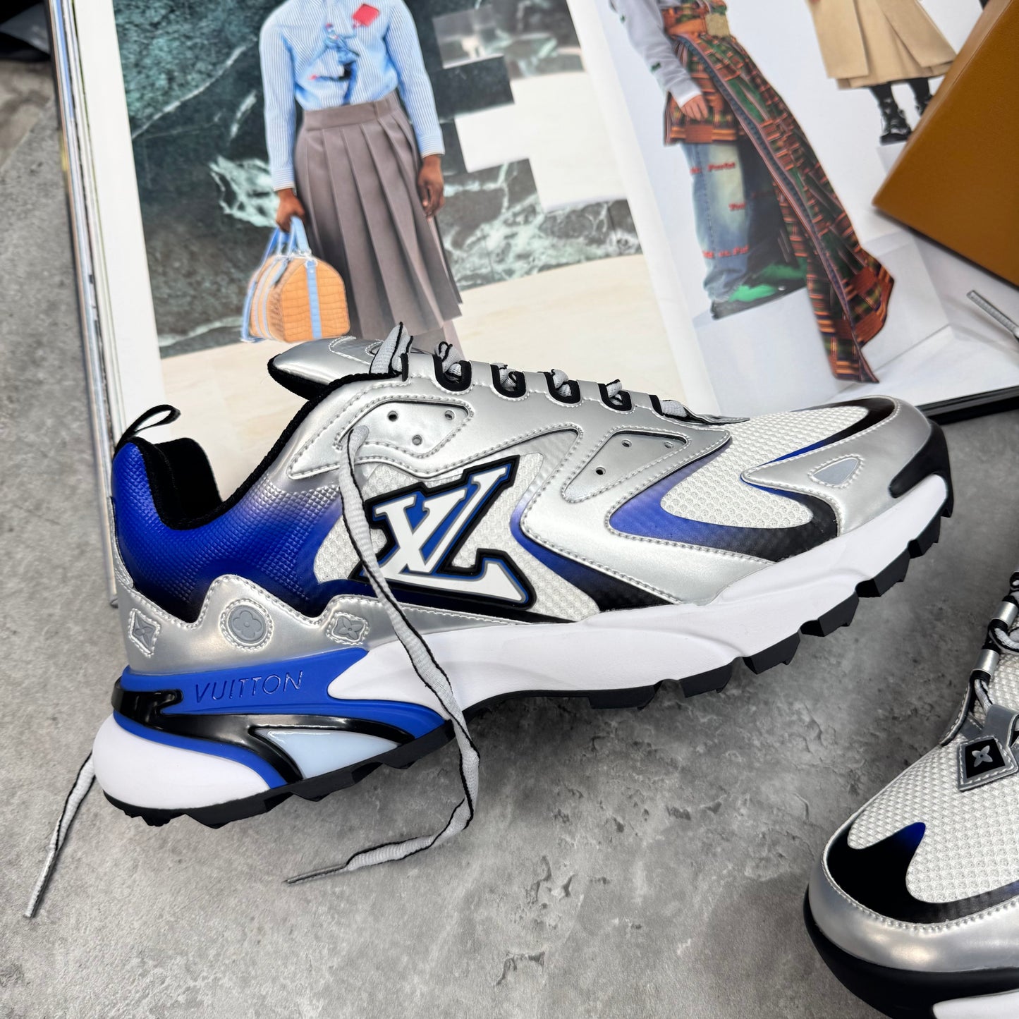 (PRE ORDER) LVE - TACTIC TRAINER - SILVER/NAVY