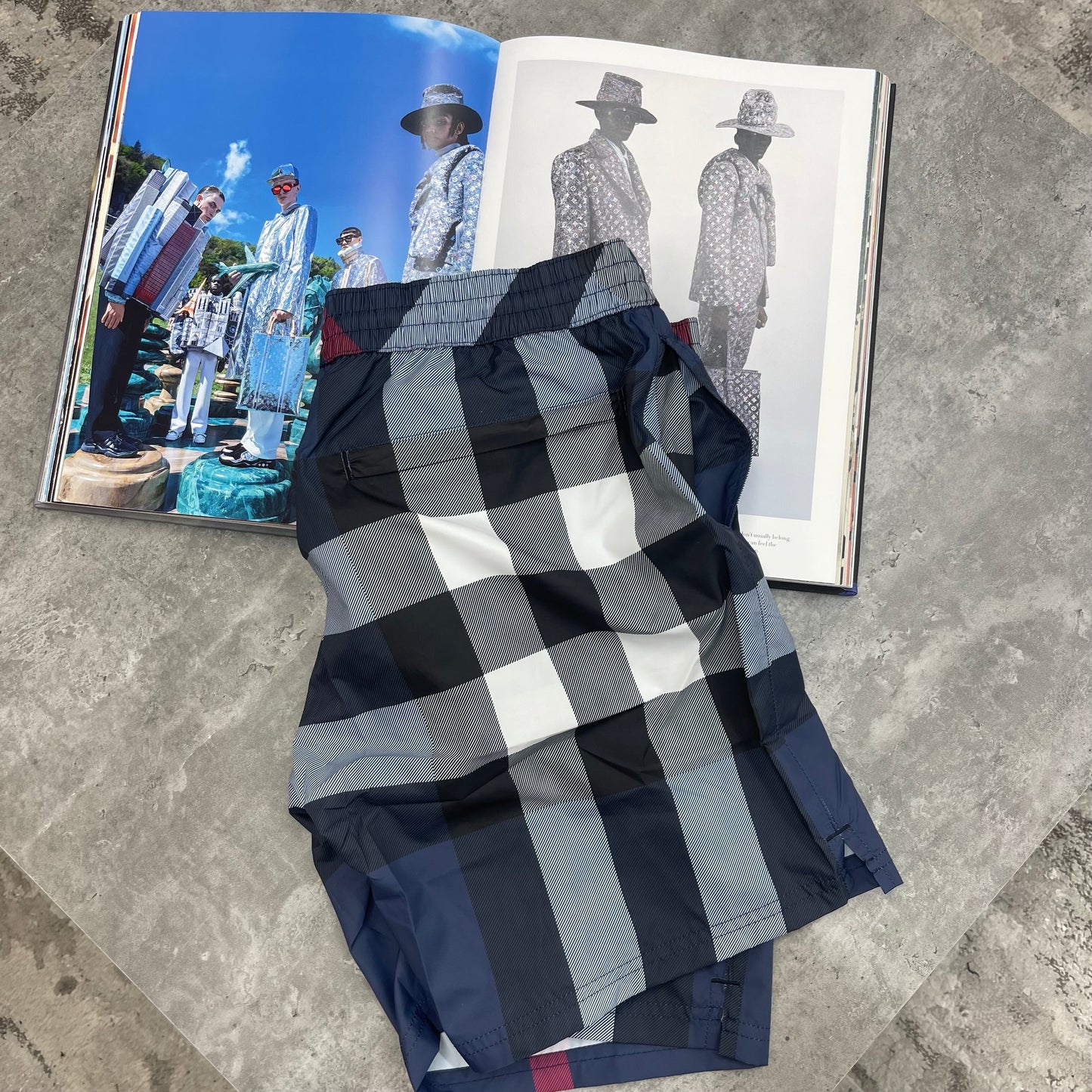 BURBERRY CLASSIC NAVY PRINT SWIMS