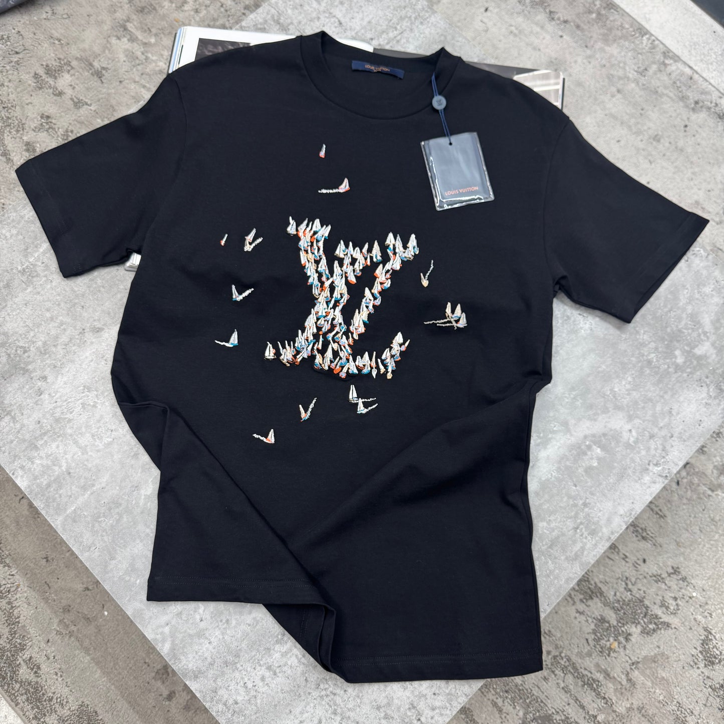 LVE - T-SHIRT - BLACK