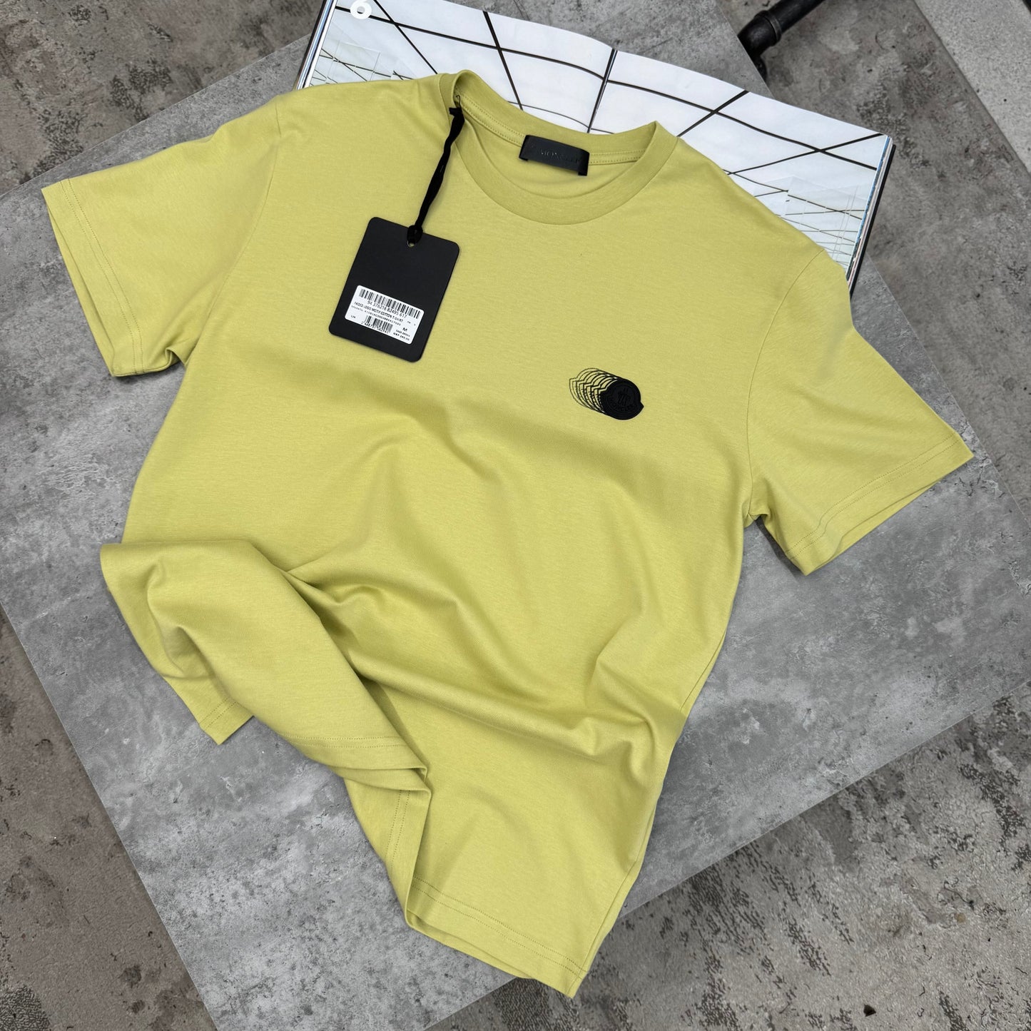 MNCLR - FADED BLACK BADGE T-SHIRT - SAGE GREEN