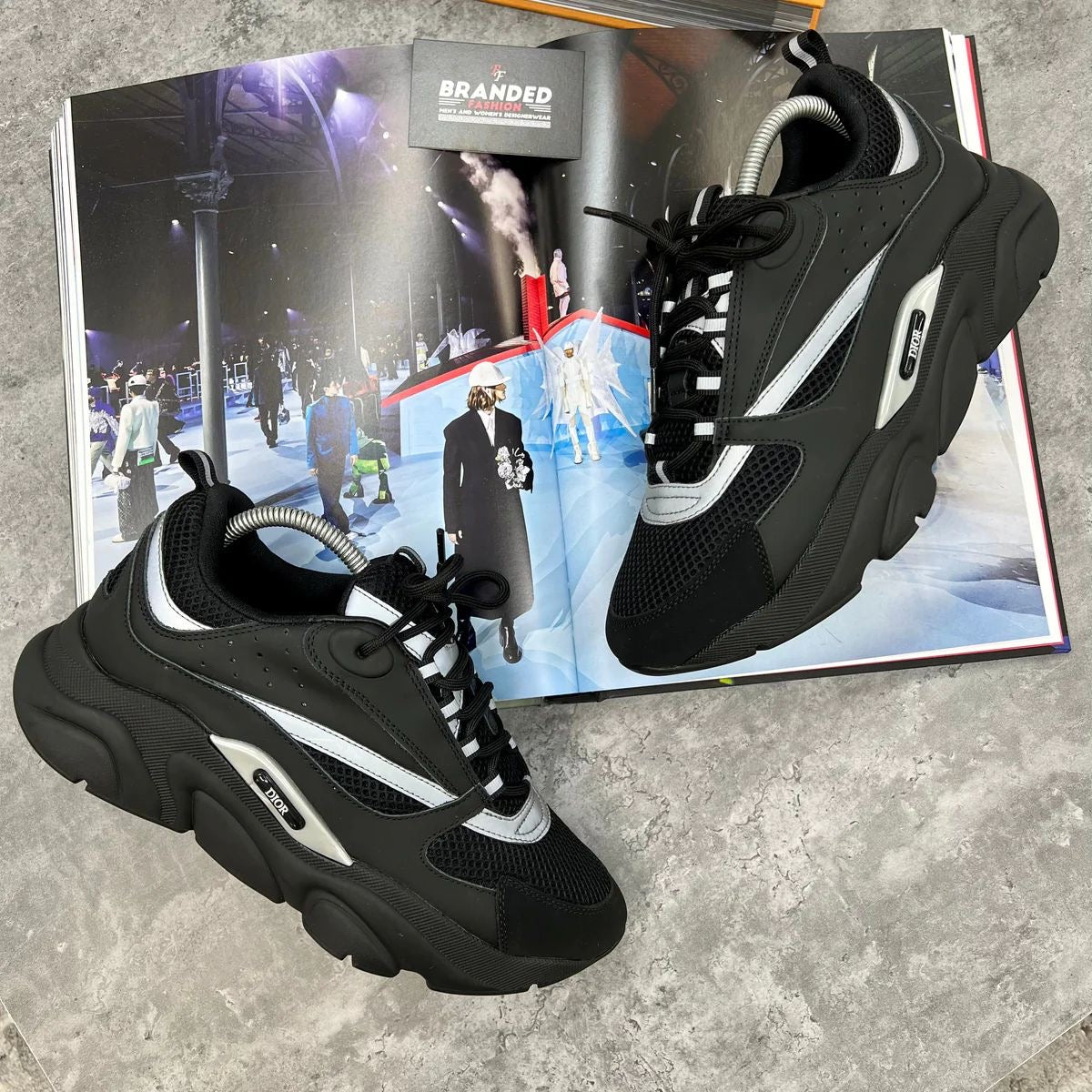 B22 - TRAINER - BLACK