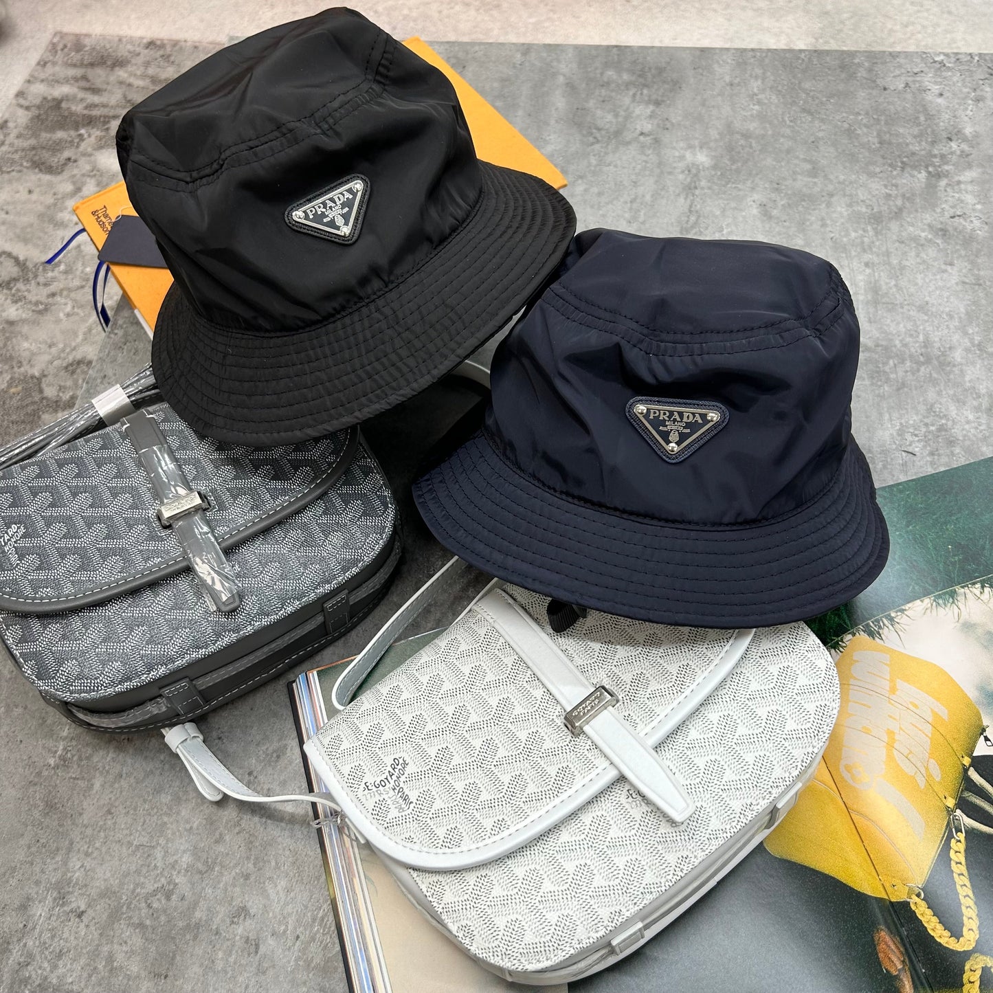 PRADA - BUCKET HAT