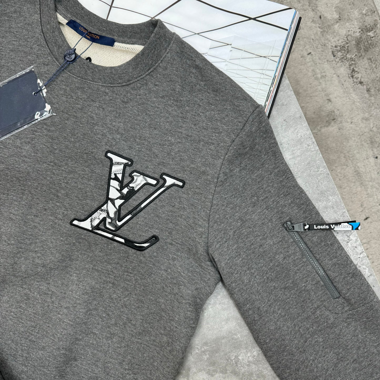 LVE - JUMPER - GREY