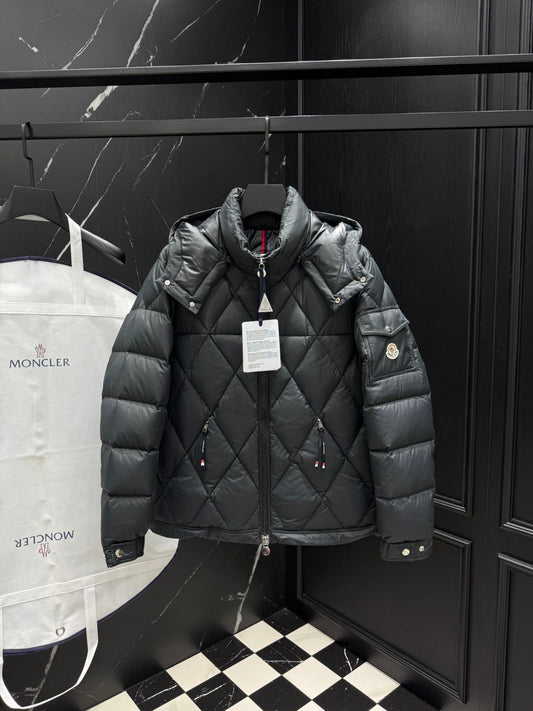 (PRE-ORDER) MNCLR - COAT - BLACK