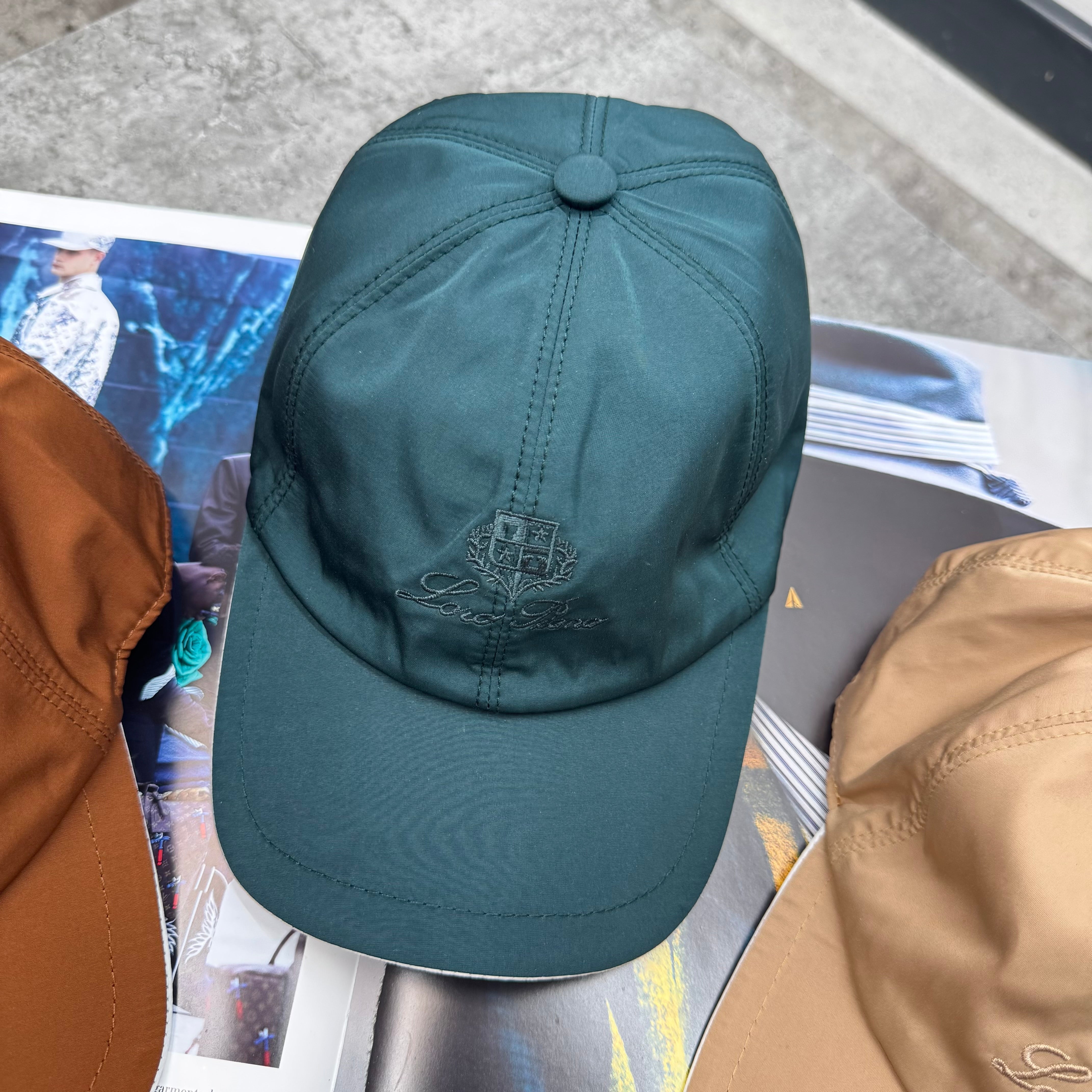 LORO - CAPS