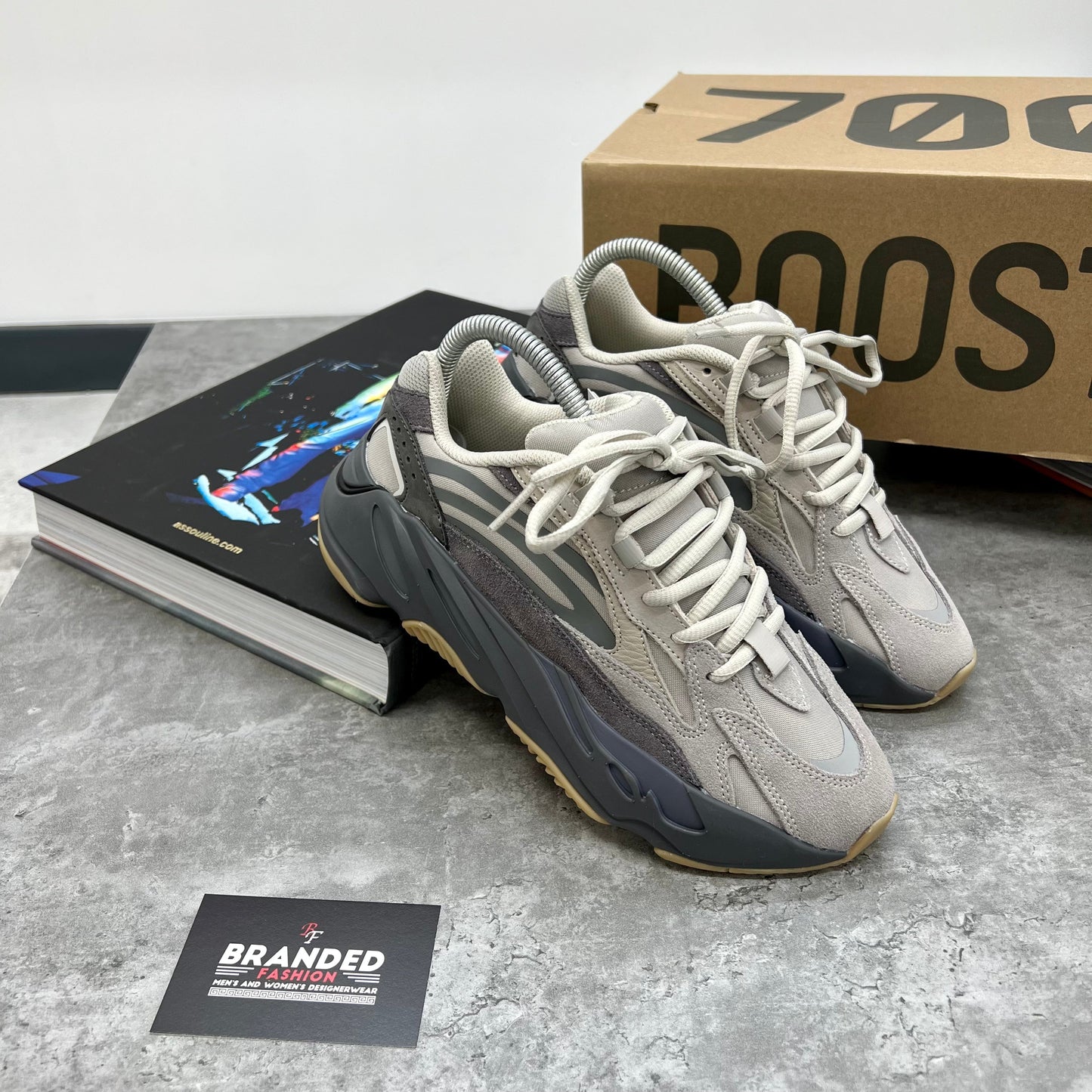 YZY 700 TRAINER - THERPA (PRE-ORDER)