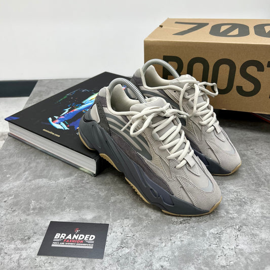 YZY 700 TRAINER - THERPA (PRE-ORDER)